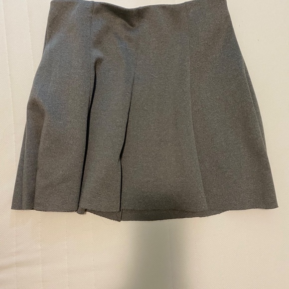 HM Pleated Grey skirt - Picture 3 of 3